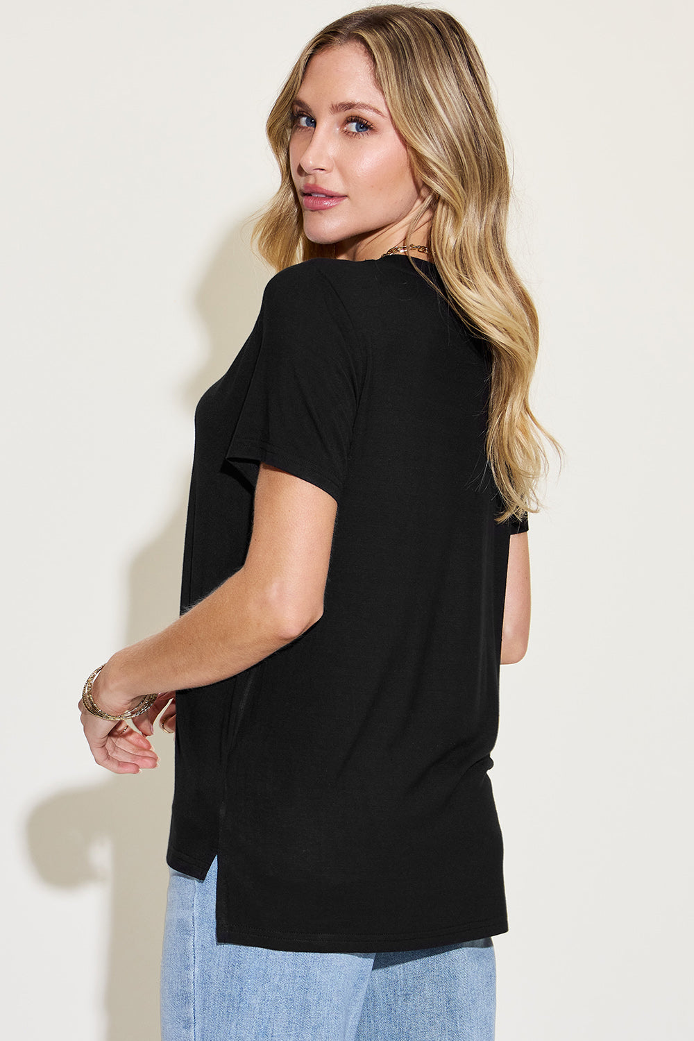 Ava Slim V-Neck High-Low Bamboo T-Shirt - Black - S-3XL | Rezortly