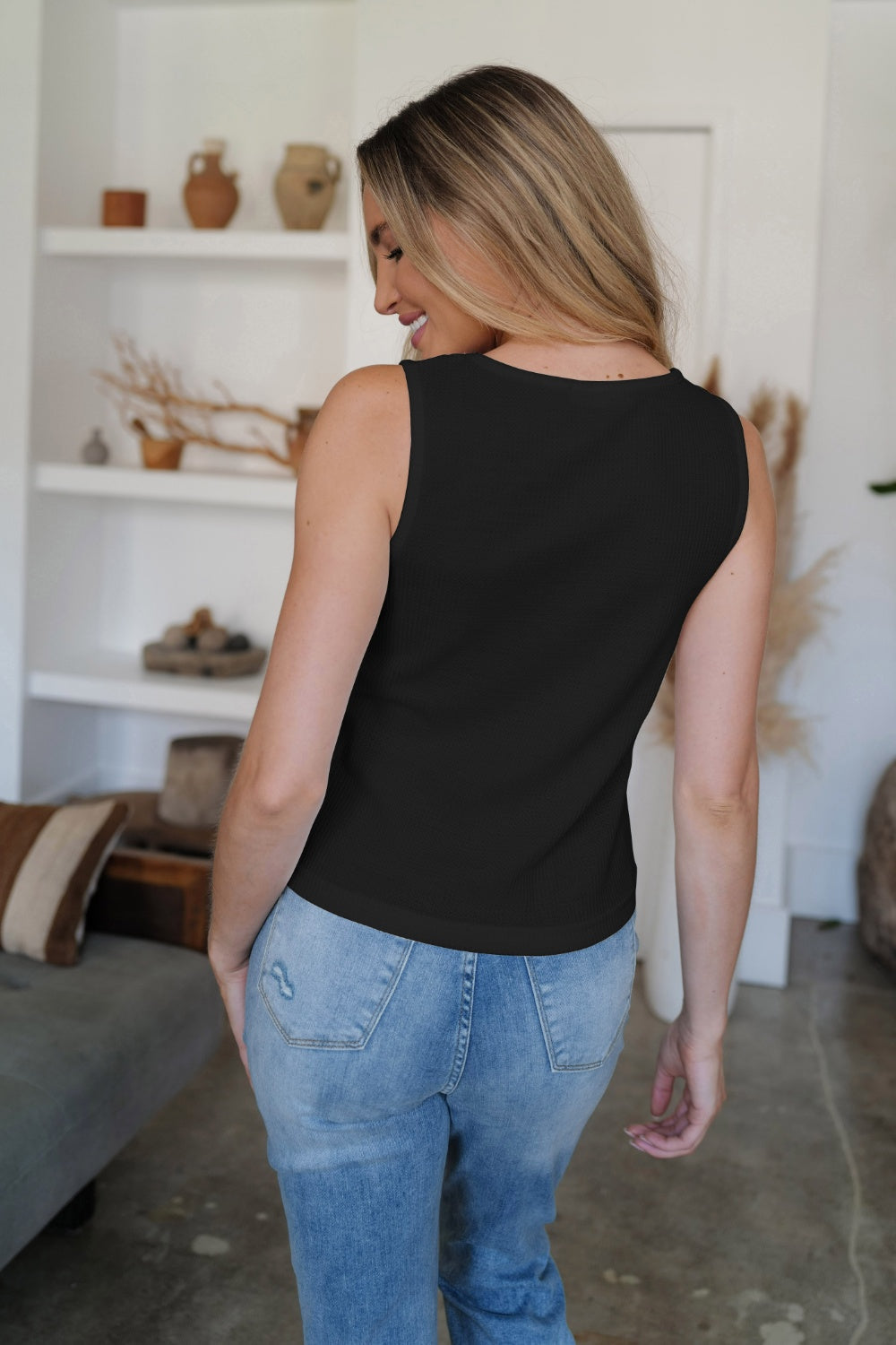 Mia Scoop Neck Wide Strap Tank - Black - S-2XL | Rezortly