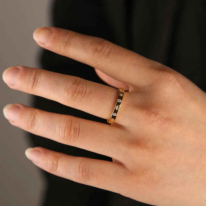 Star Light Gold Band Ring